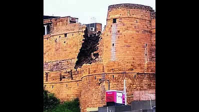 Residents demand permission to repair their houses in Sonar Fort