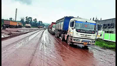 Parking woes on NH-520 plague Sundargarh school