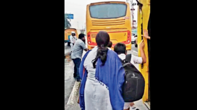 Schoolkids caught in road rage as cabby drives off with bus key in West Bengal