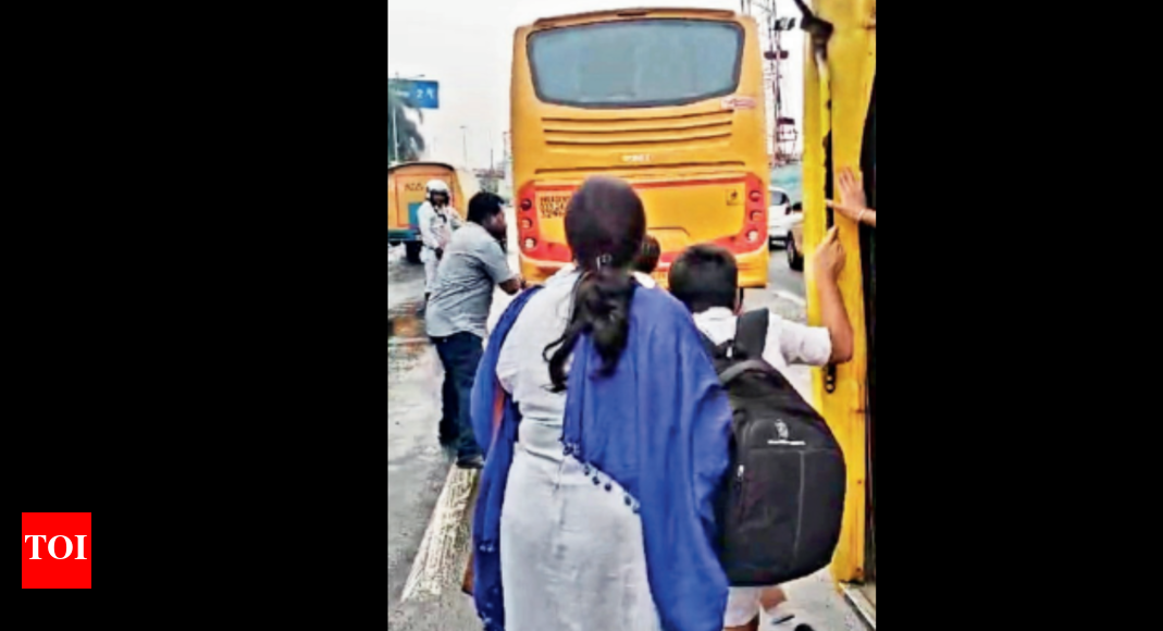 School Bus: Schoolkids caught in road rage as cabby drives off with bus ...