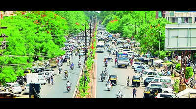 Traffic Congestion: Rush hour chaos on road connecting Bytco Junction