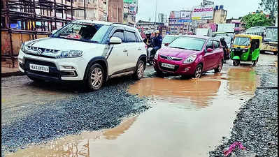 Locals: Repair roads in twin towns ahead of Ganesha festival