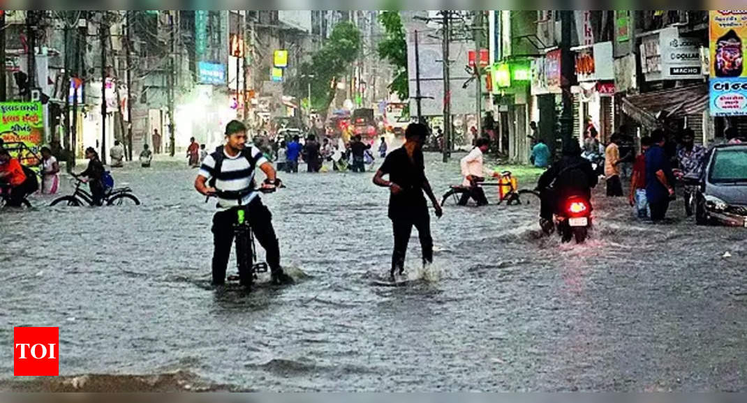 Rain: City waterlogged after heavy rain | Vadodara News - Times of India