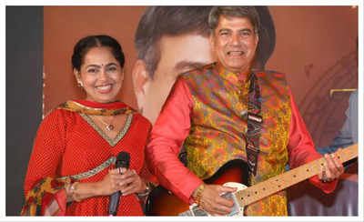 I wanted to title my radio show after my popular song Ae Zindagi Gale Lage Le: Suresh Wadkar