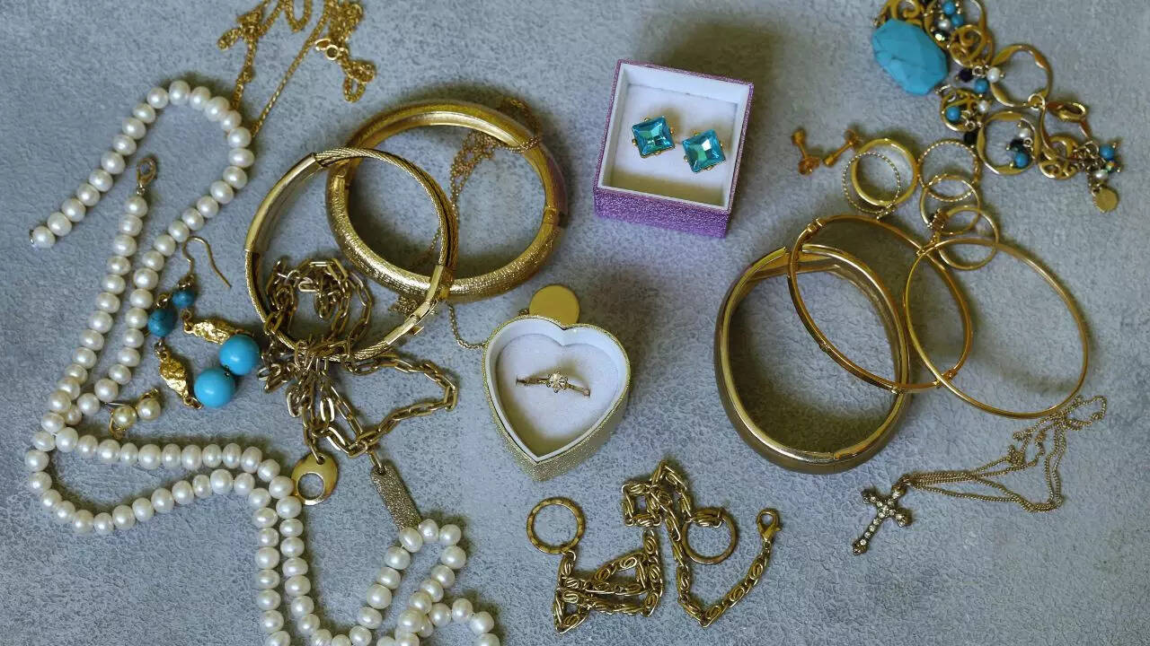 Artificial Jewellery Care Tips: 6 ways to preserve the shine of artificial  jewellery | - Times of India