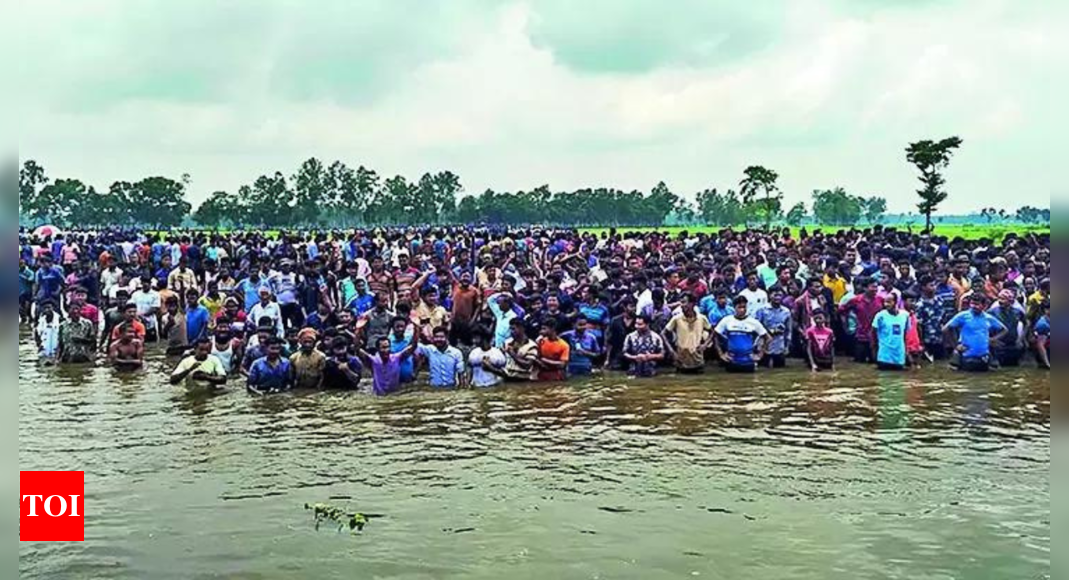 'Grave perils and torture': Desperate to escape to India, Bangladeshis wait in rivulet