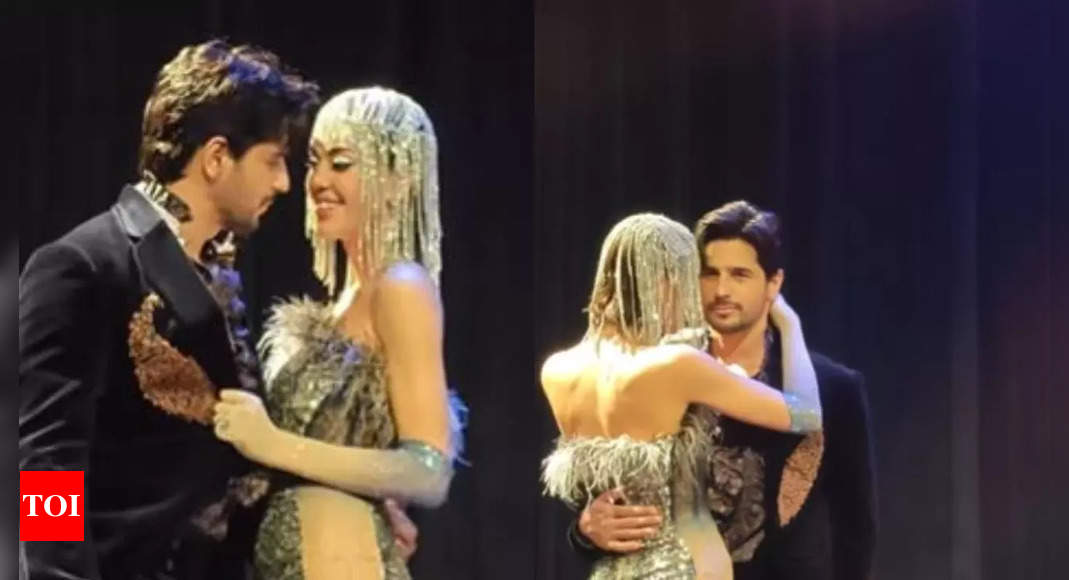 Sidharth Malhotra Steals Show at Delhi Fashion Event