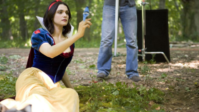 Rachel Zegler and Gal Gadot shine in the first look of Disney’s live-action ‘Snow White’