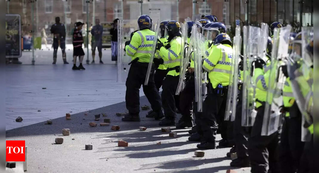 Thousands rally against racism across UK; PM Starmer cancels vacation ...