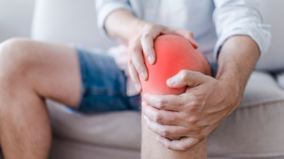 Knee Pain and Mental Health: How stress, anxiety, and chronic pain interact