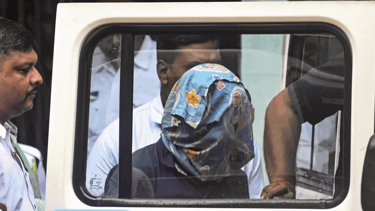 A torn earphone and lost soul': How police arrested accused for brutal  rape-murder of Kolkata doctor | Kolkata News - Times of India