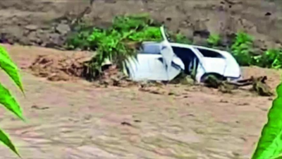 9 die as flash flood waters sweep away vehicle on Himachal Pradesh-Punjab border