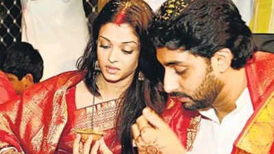 When Aishwarya Rai said she is married to the "most handsome man in the  world ", and Abhishek Bachchan called candlelight dinner "a disaster" |  Hindi Movie News - Times of India