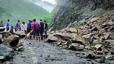 Narrow escape for pilgrims as massive landslide blocks Badrinath highway