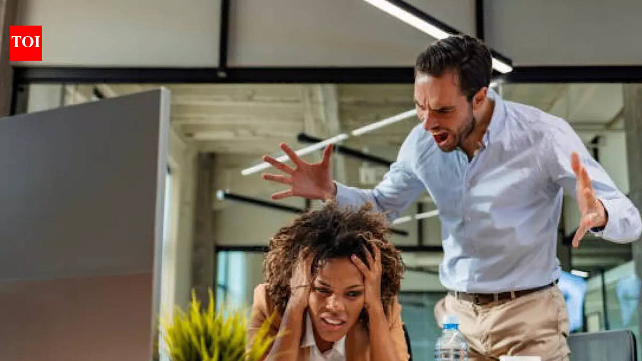 Signs your colleague is jealous of you and how to deal with it