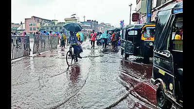Lightning strikes kill woman, injure 7