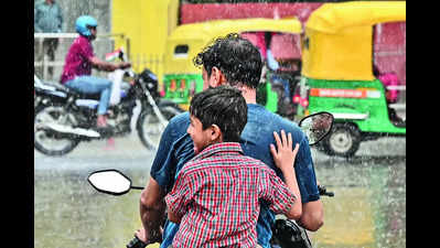 Yellow alert for Delhi, IMD predicts rain on Independence Day