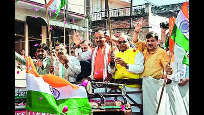 Scores of BJYM workerstake part in Tiranga Yatra