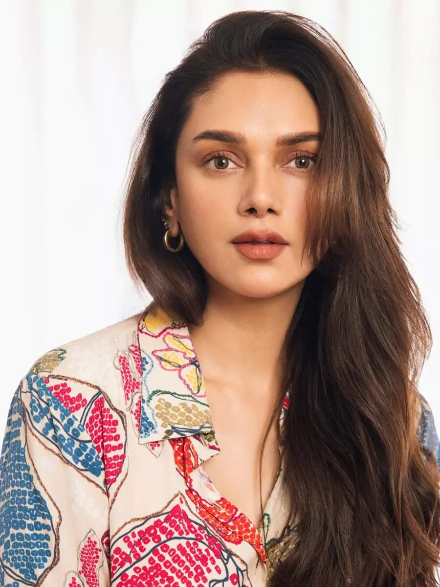 Aditi Rao’s OOTD is a modern twist to timeless traditional.