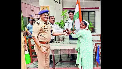 Kin of jail inmates given tricolours, Ashoka sapling