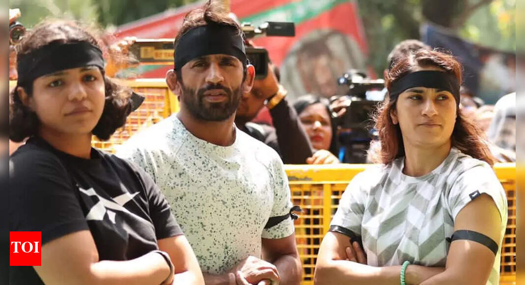 Bajrang Punia's cryptic 'Independence Day' post with Vinesh Phogat in