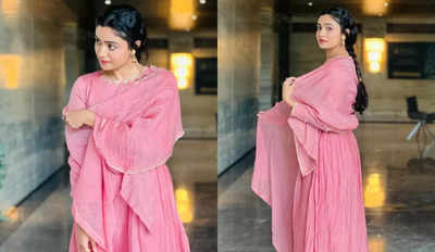 Shraddha Dangar’s graceful pink ethnic style wins over fans