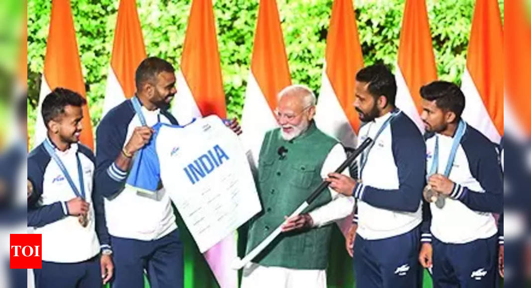 Modi Hosts Indian Athletes Returning from Paris Olympics