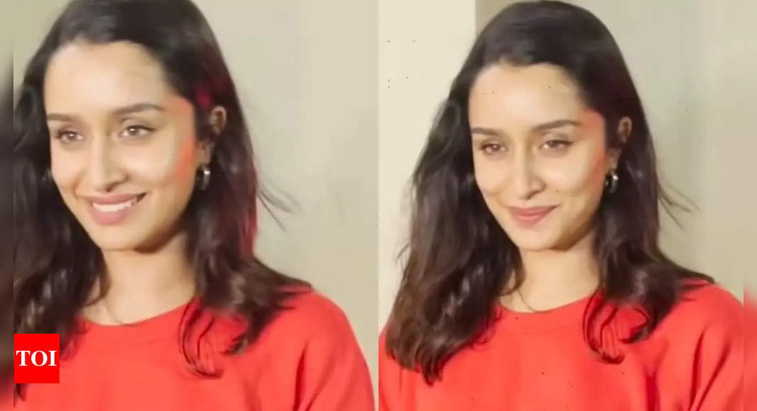 Shraddha gets mobbed post 'Stree 2' screening