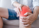 Knee Pain and Mental Health: How stress, anxiety, and chronic pain interact