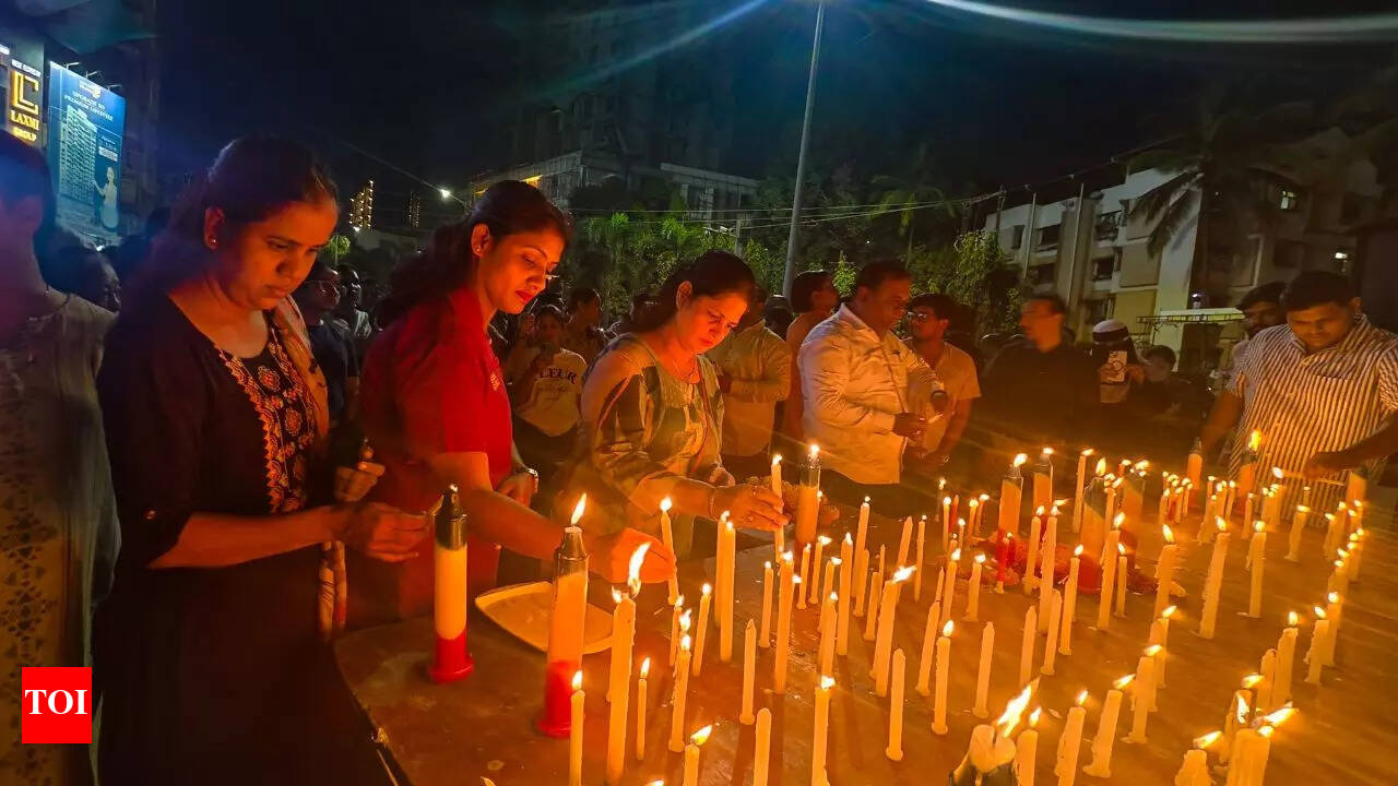 Kolkata rape & murder: People in Kalyan demand justice for doctor | Mumbai  News - Times of India