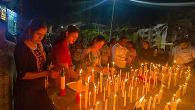 Kolkata rape & murder: People in Kalyan demand justice for doctor ...