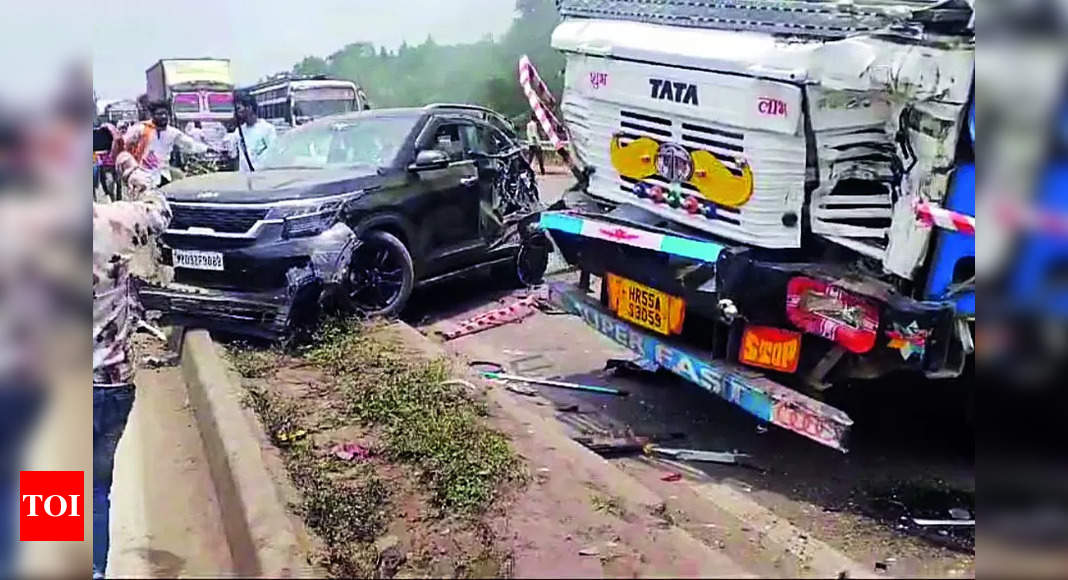 Accident: Accident on Ganpati Ghat: 18-year-old Girl Killed in Tragic ...