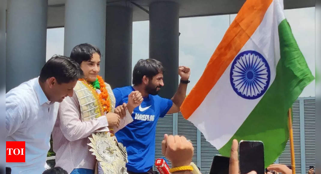 Vinesh Phogat Welcomed Back in Delhi after Olympics