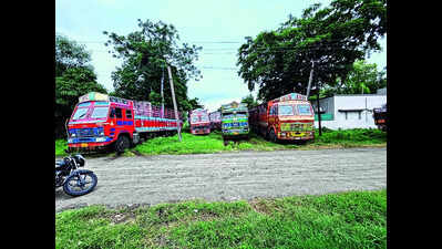 Four held for truck finance racket