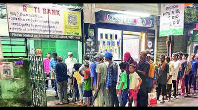 Sambalpur trio provides free dinner to needy people daily