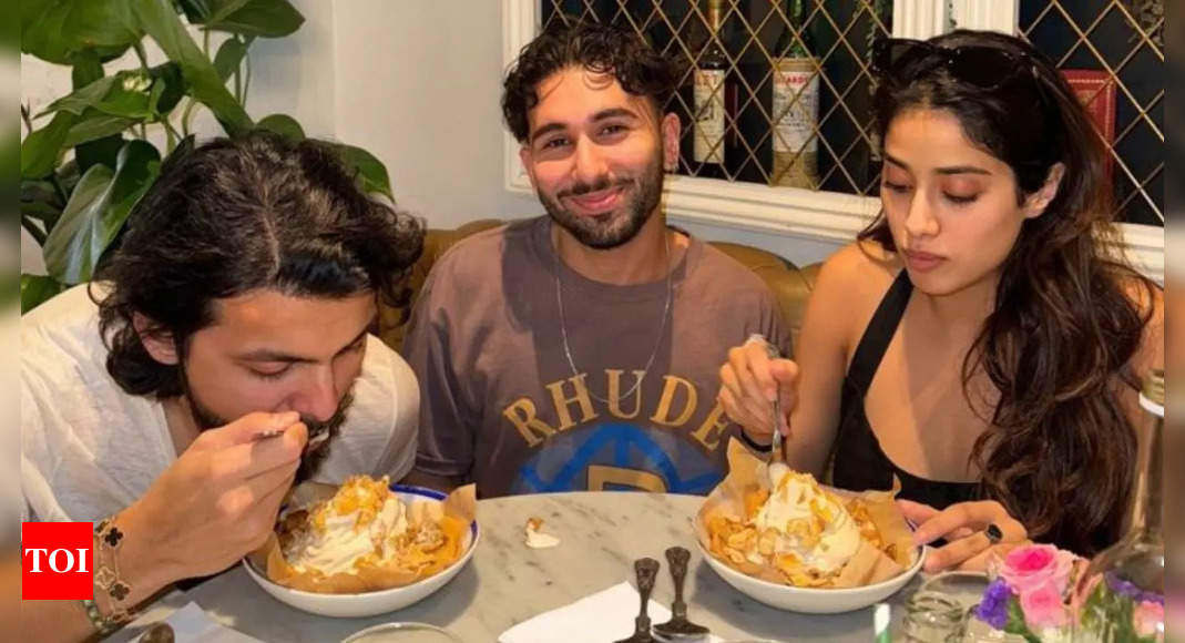 Lovebirds Janhvi Kapoor and Shikhar Pahariya have dinner with Orry in new viral pictures | Hindi Movie News