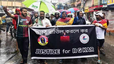 In rare sight, East Bengal, Mohun Bagan supporters join hands to protest Kolkata horror