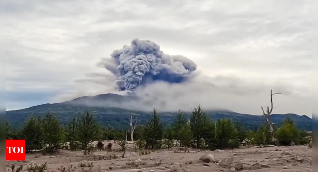 Volcano erupts after powerful earthquake in Russia’s Far East and scientists warn of a stronger one – Times of India