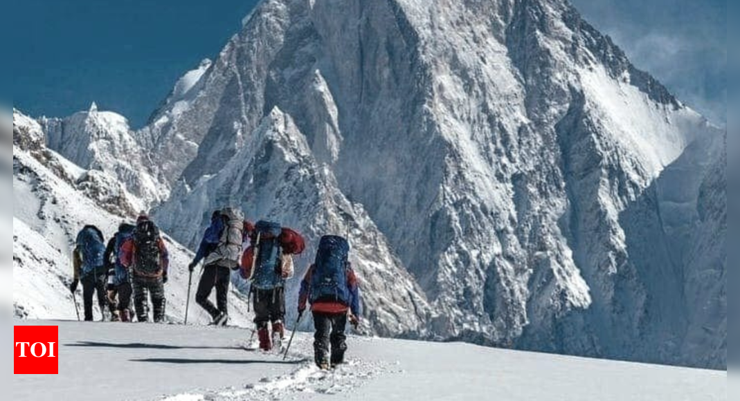 Rescue Operation Underway for Russian Climbers on Gasherbrum IV