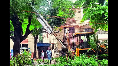 BMC launches campaign to remove defunct trident lamp posts