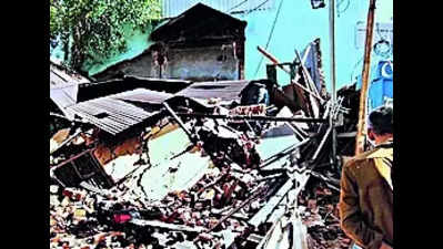 Old building collapses in Madurai, none hurt