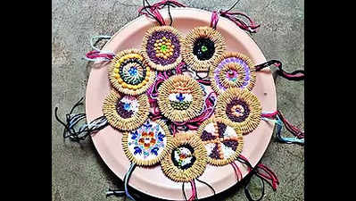 Women make rakhis using foodgrains, spices