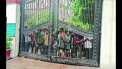 MGKV hostel inmates, florists clash; FIR lodged