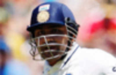 Virender Sehwag completes 8000 runs in Test cricket