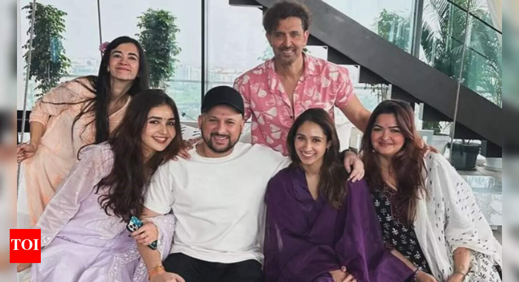 Hrithik Roshan and Saba Azad celebrate Raksha Bandhan with Pashmina ...