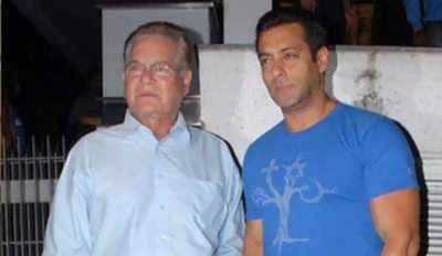 Salim Khan flaunts son Salman Khan’s signature bracelet at 'Angry Young Men' screening