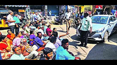 Sellur, Villapuram residents protest over leaks in drainage, poor roads