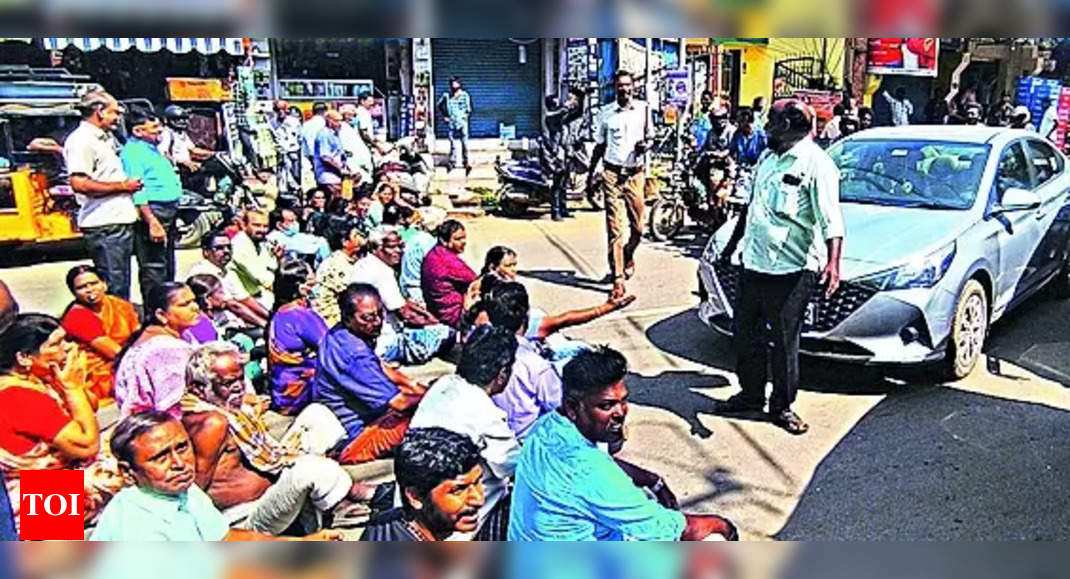 Protest: Residents of Sellur and Villapuram protest against sewage leaks and bad roads | News from Madurai