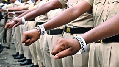 On Rakhi, Kolkata cops accept ‘We Want Justice’ armbands from protesters