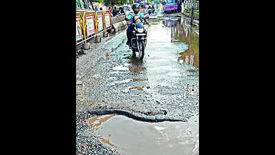 Pathetic roads: Mayor orders urgent repair